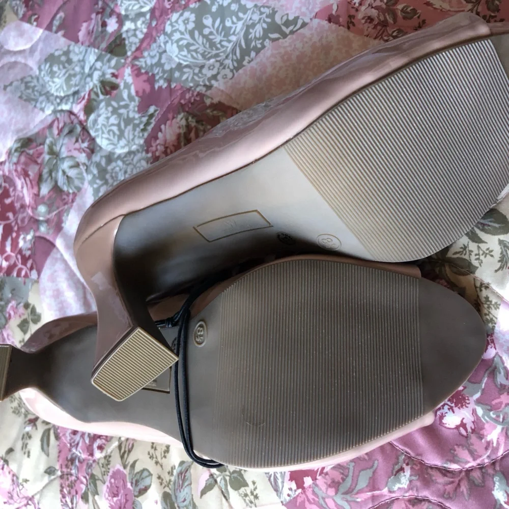 NWT Nude PeepToe Pumps - Picture 5 of 7